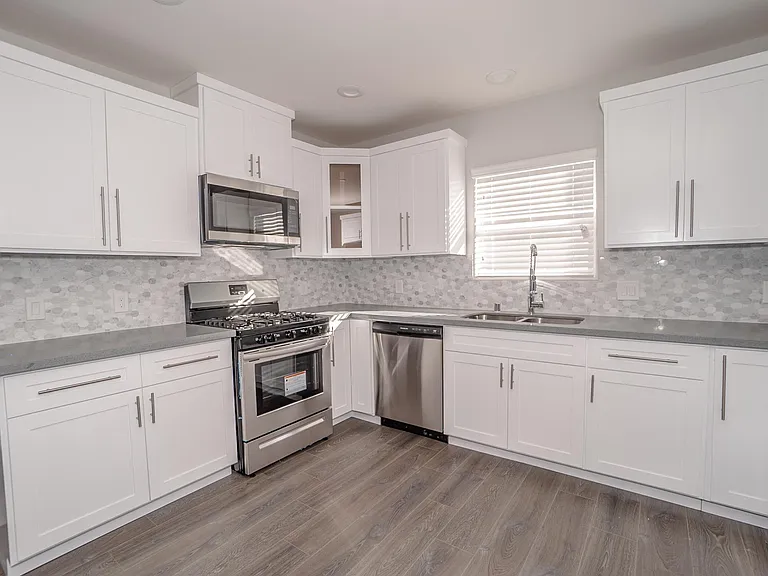 3913 Brighton Ave — Photo 5
