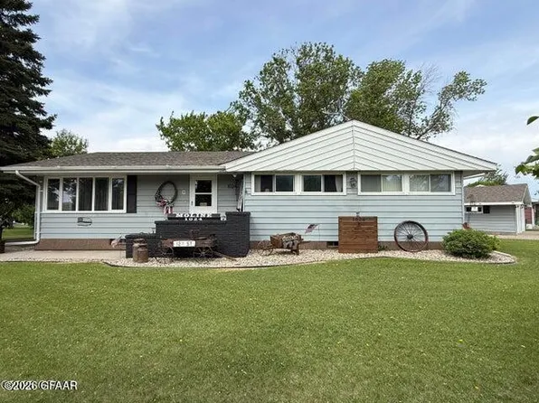 1024 12th St, Langdon, ND 58249