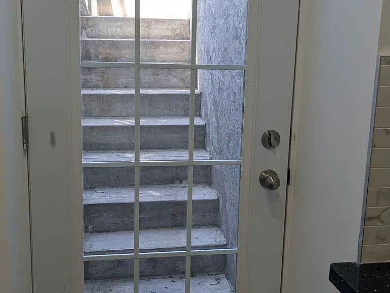 12 Formosa Ave E #BASEMENT — Photo 14