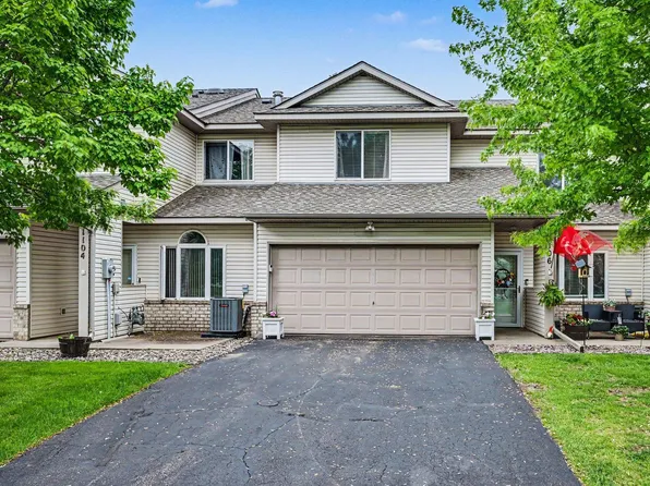 1106 Crystal Pl W, Chaska, MN 55318
