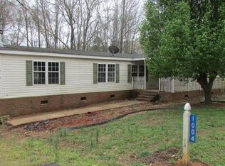 1004 Calhoun Rd E, Greenwood, SC 29646