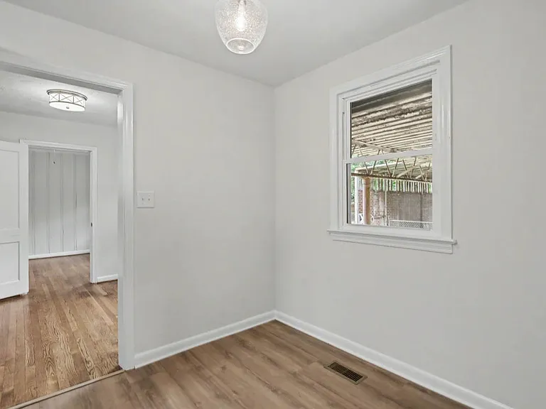 1221 Burlington Rd — Photo 17