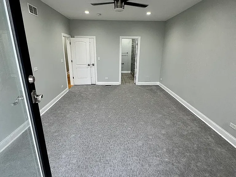 4933 S Prairie Ave #1 — Photo 4