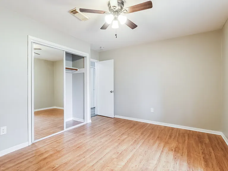 200 Montrose Cir — Photo 13