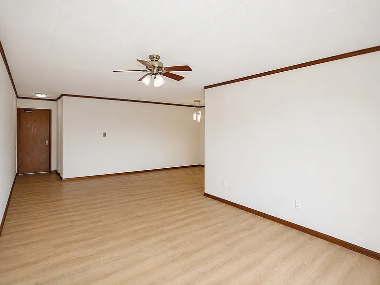 6490 N Northwest Hwy #5F — Photo 7