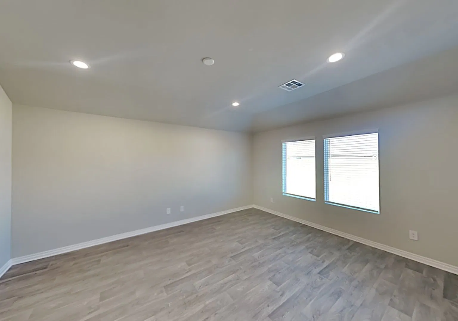 3 Bed 2 Bath Home in Mustang Schools — Photo 4