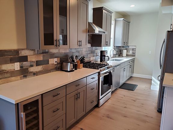 3rd image of 528 Kirkham St #528