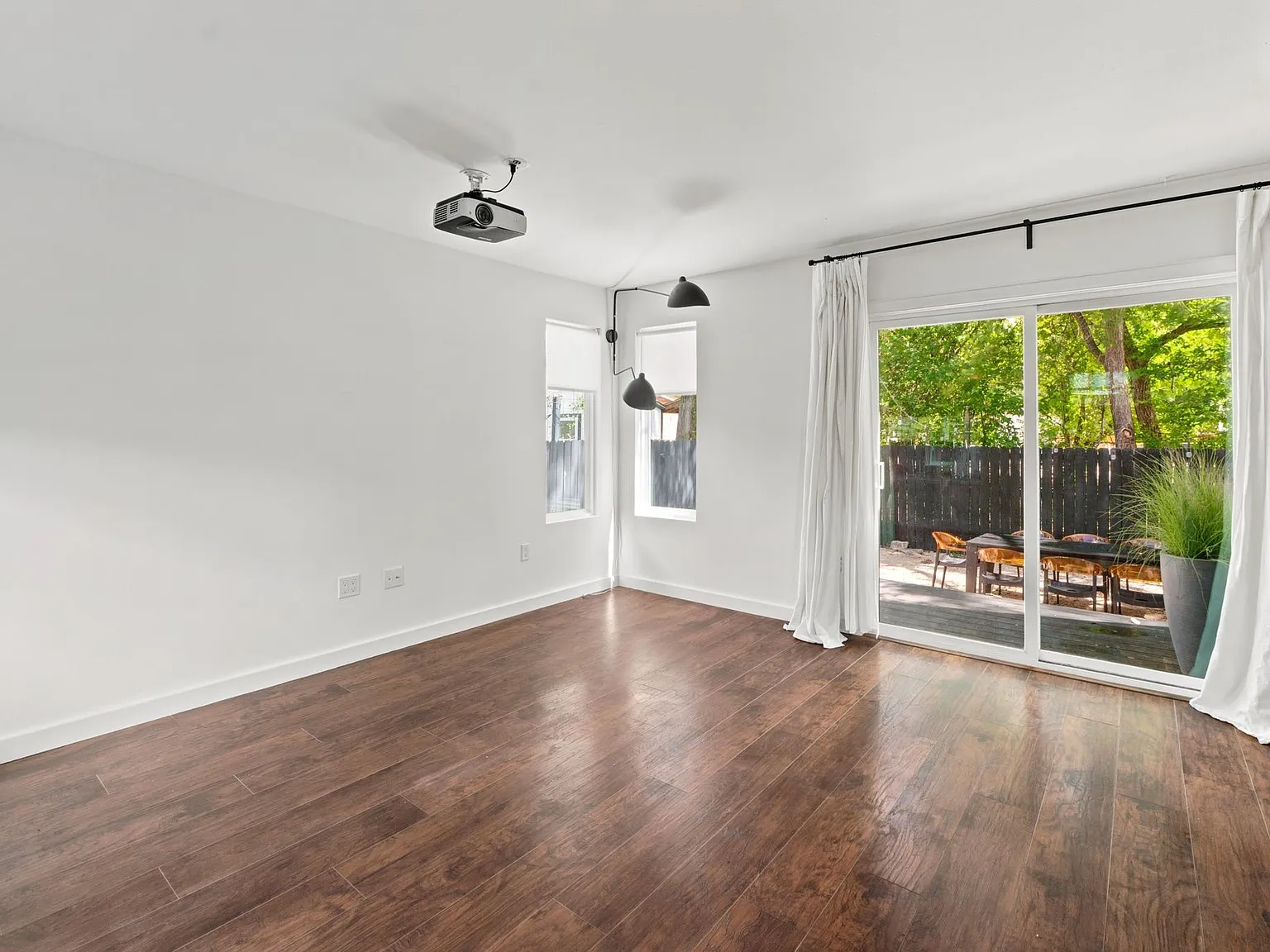 2 bed, 2.0 bath, 853 sqft, $2,200 — Photo 3