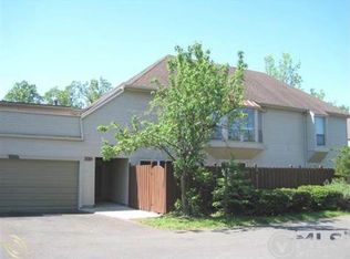 8127 Colony Dr APT 4, Grosse Ile, MI 48138