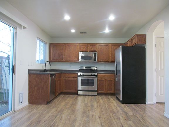4th image of 9998 Tittleton Ave