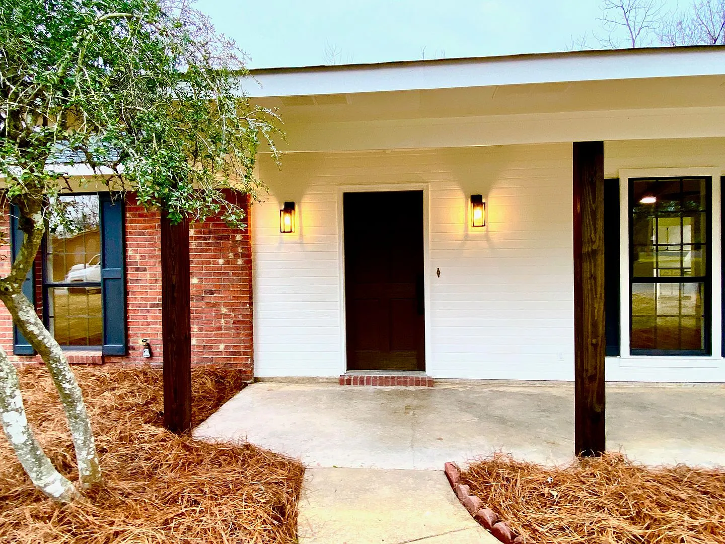 Update 3 Bedroom 2 Bath — Photo 2