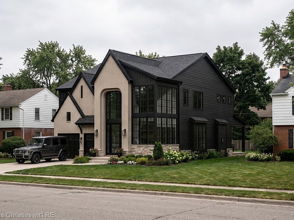1696 Hazel Ave, photo 2