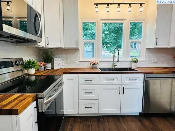 1035 NW Fisk St, Pullman, WA 99163