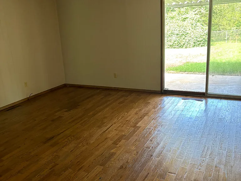 3325 S Danbury Ave — Photo 10