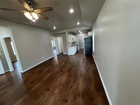 3rd image of 844 Elm St