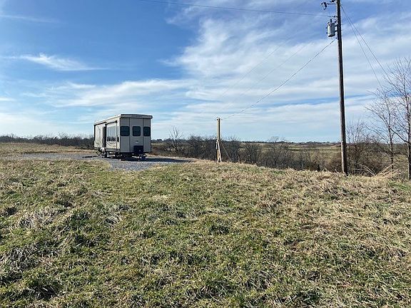 5th image of 1870 Cane Run Rd