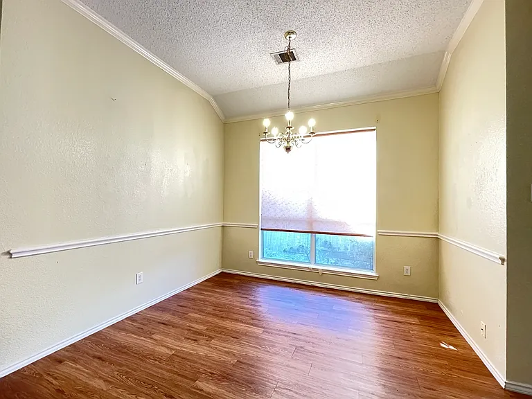 2070 Belvedere Dr — Photo 8