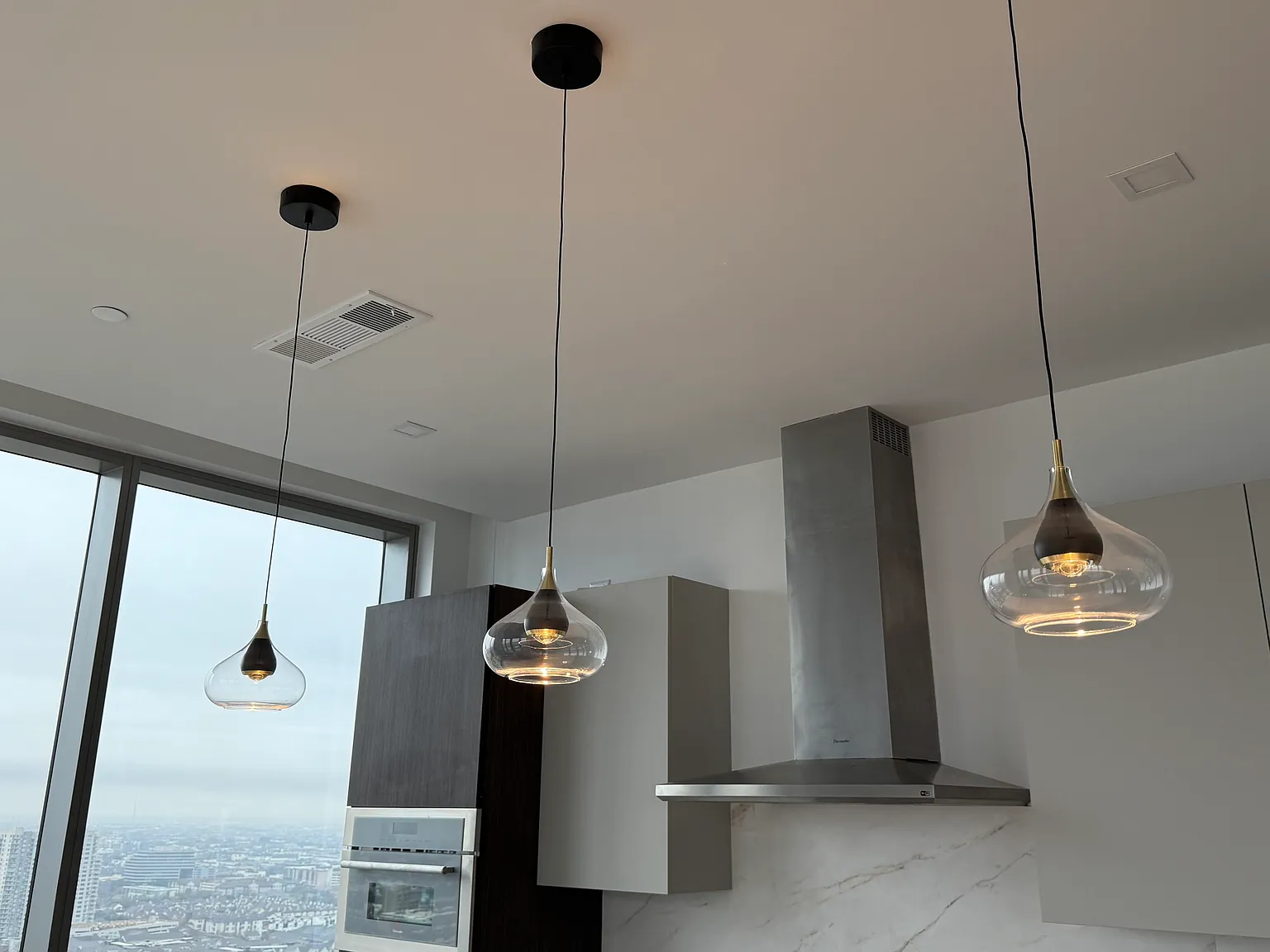 2 bed, 2.5 bath, 2127 sqft, $10,000 — Photo 3
