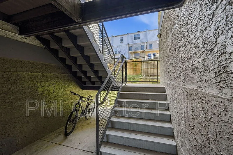 3 bed, 3.0 bath, $2,300 — Photo 4