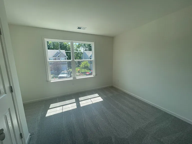 215 Thompson Ave — Photo 13