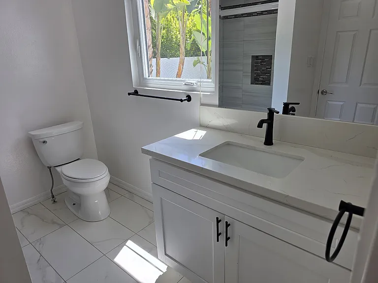 153 S Swall Dr — Photo 17