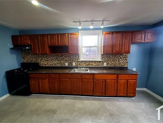 3 bed, $1,950 — Photo 1