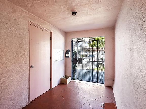 4th image of 622 28th Ave #3