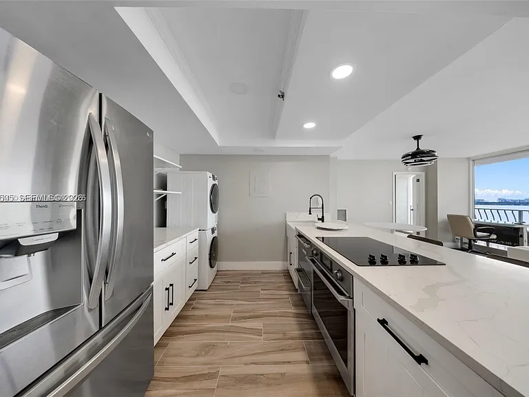 7601 E Treasure Dr #1722 — Photo 3