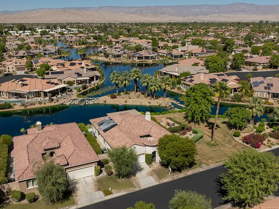 59 Shoreline Dr