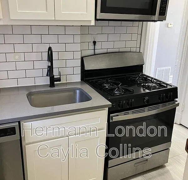 6918 Moellenhoff St #2F — Photo 10
