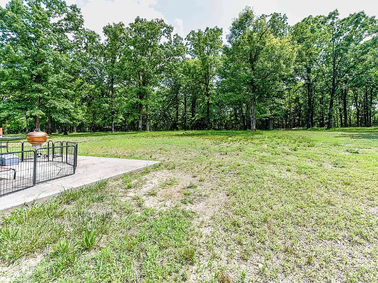 370 Southwoods Way — Photo 34