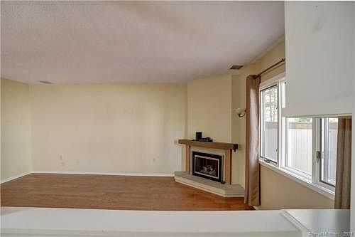 3rd image of 3 Willow Ln Unit 3