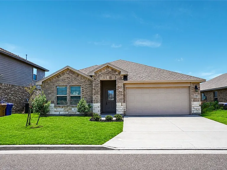 2749 Eltonne Gardens Dr — Photo 2
