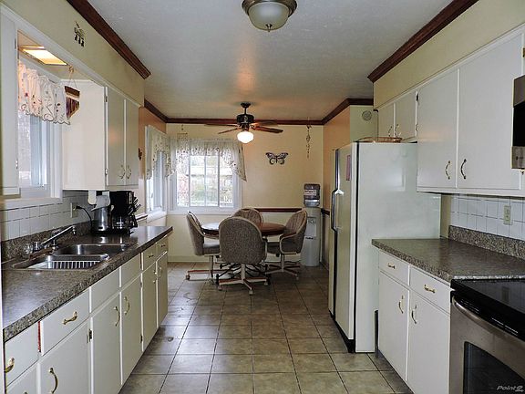 3rd image of 36200 Hedgerow Park Dr