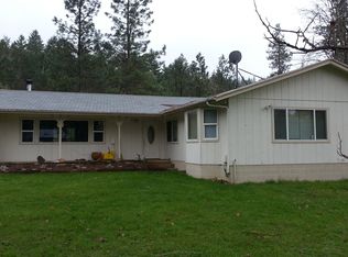 595 Jackadel Ln, Cave Junction, OR 97523