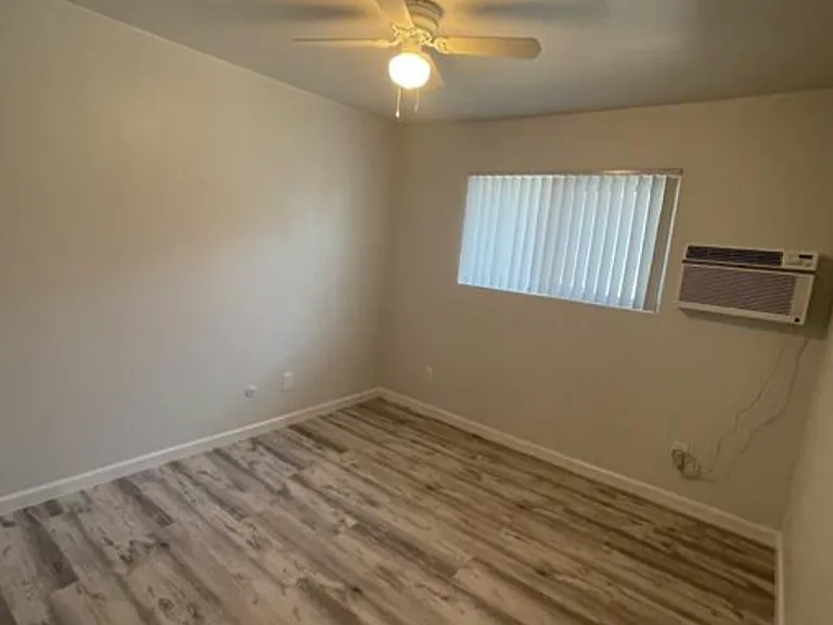 1121 W Lombard Pl #B — Photo 3