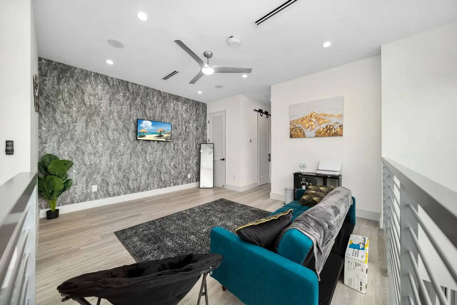 6 bed, 8.0 bath, 5995 sqft, $26,667 — Photo 2