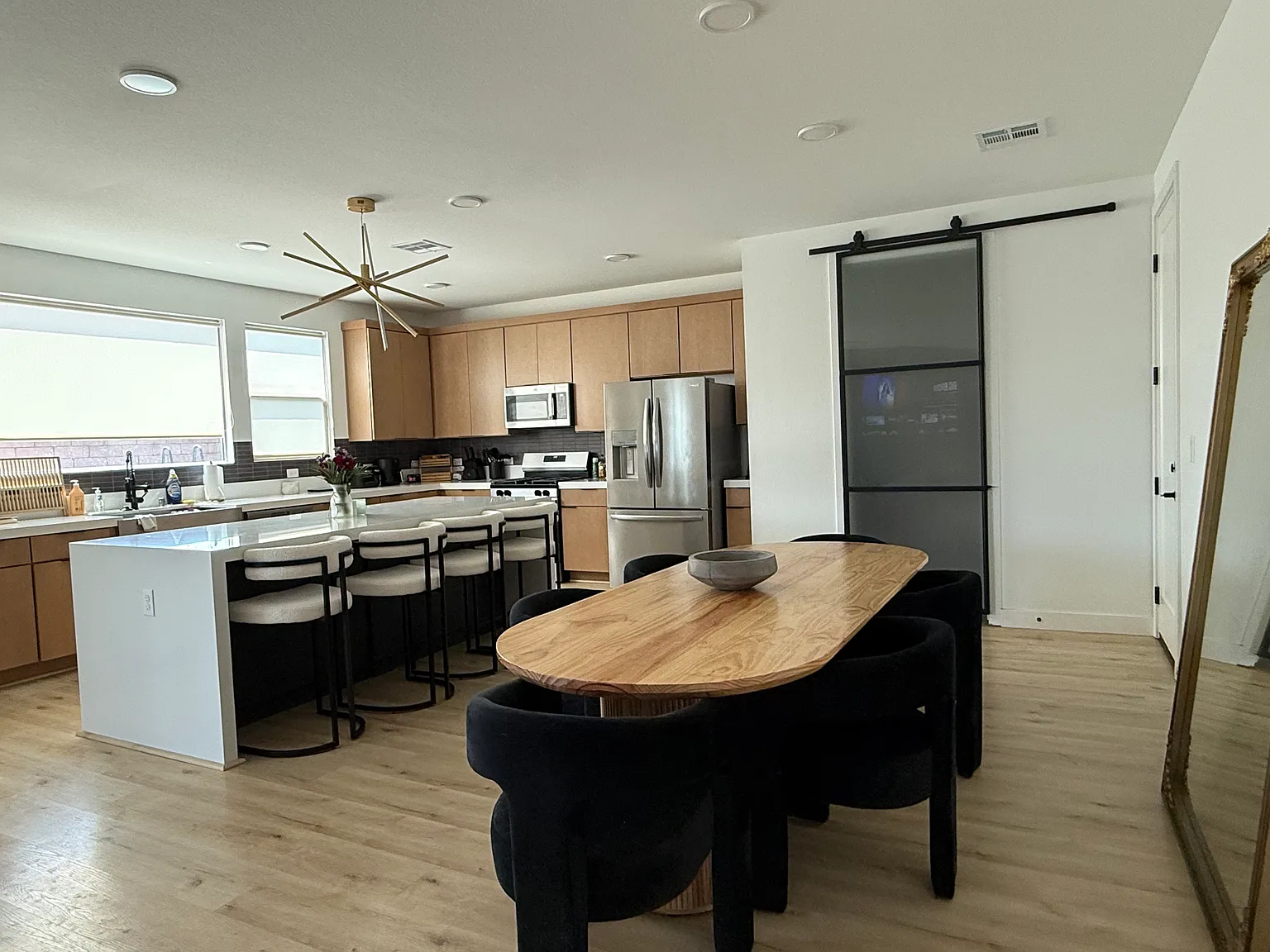 3 bed, 2727 sqft, $1,250 — Photo 3
