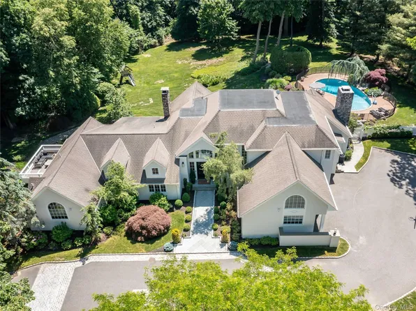 91 Woodhollow Court, Syosset, NY 11791