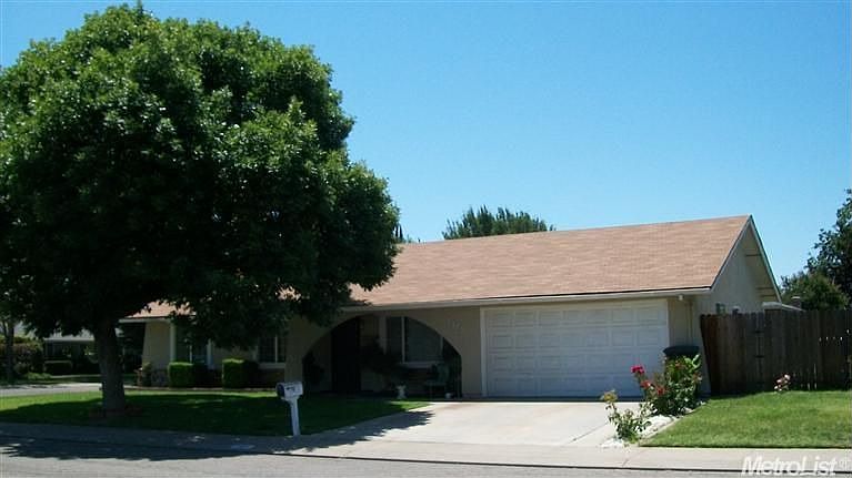 2nd image of 1513 Pepper Tree Ln
