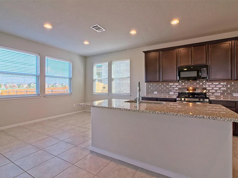 6501 Wolf Pack Dr — Photo 13