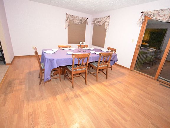 5th image of 6 Carlton Dr