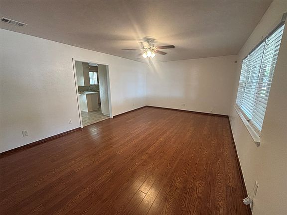 4th image of 501 Branch Cir W