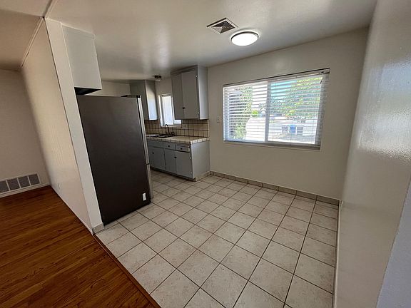5th image of 924 W Hacienda Ave