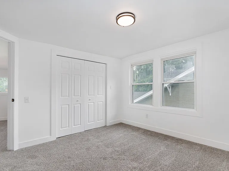 412 E Walker St — Photo 23