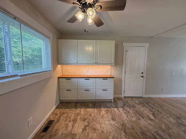 1307 Valiant Dr — Photo 3