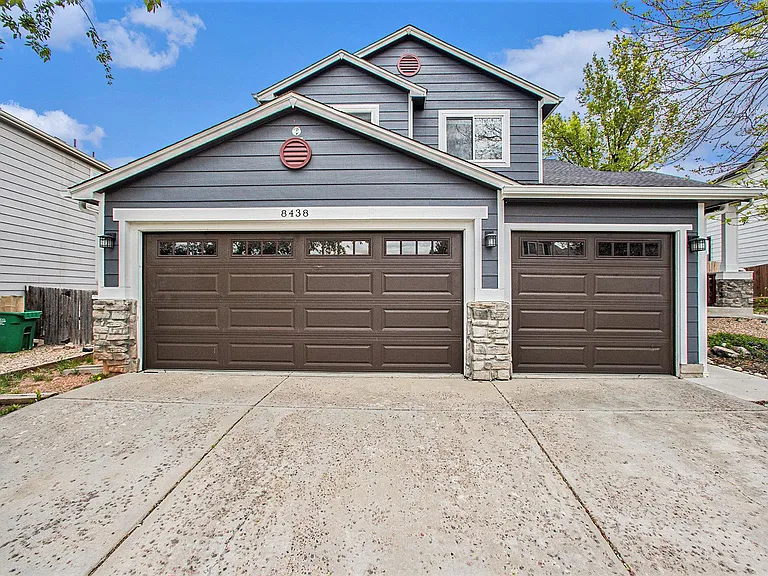 8438 Bluegrass Cir — Photo 1