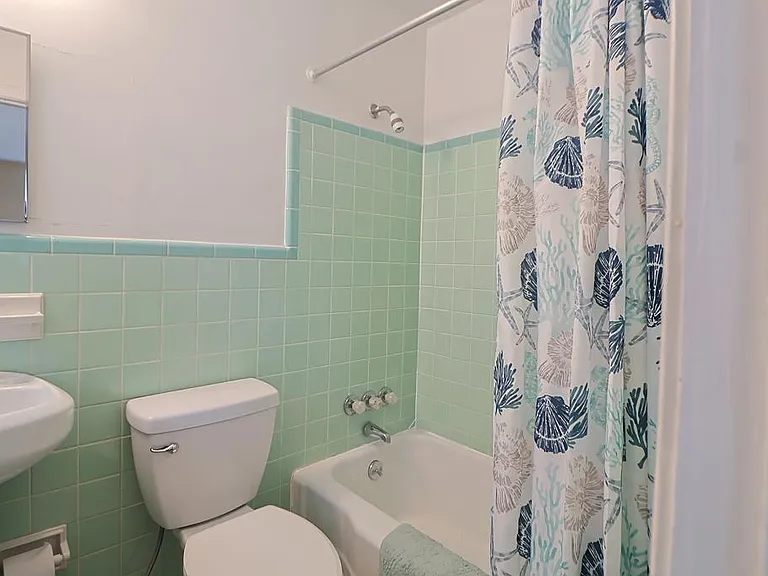 10 Barcelona Ave — Photo 20