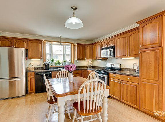 5th image of 8025 N Oconto Ave