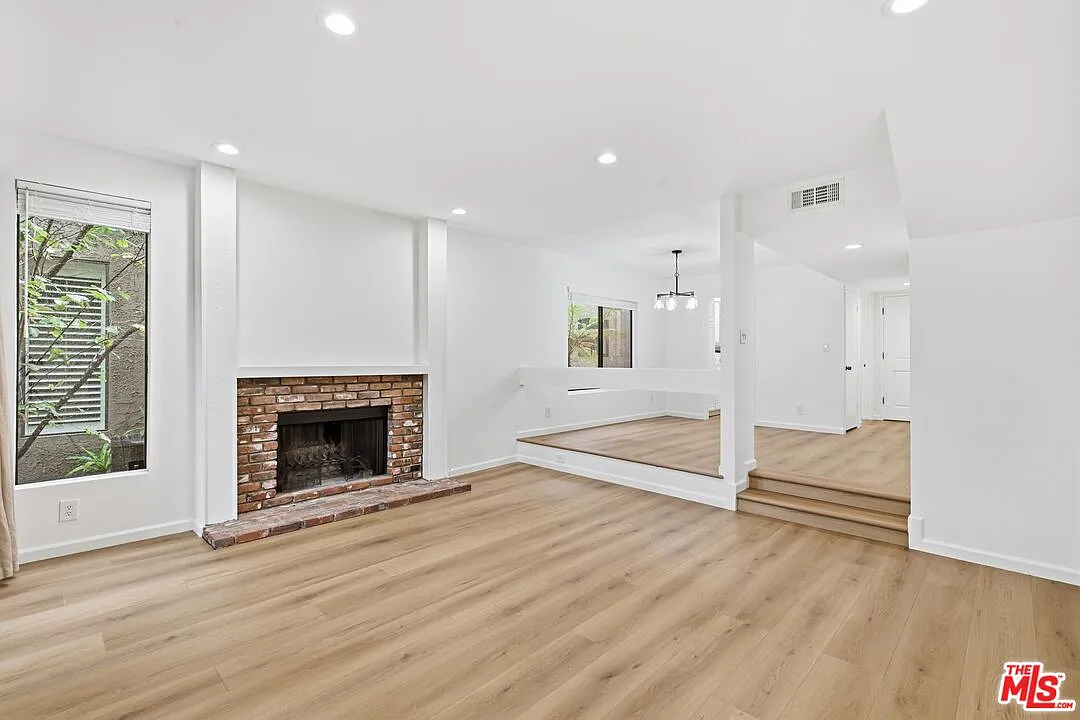 2 bed, 2.5 bath, 1308 sqft, $3,995 — Photo 1